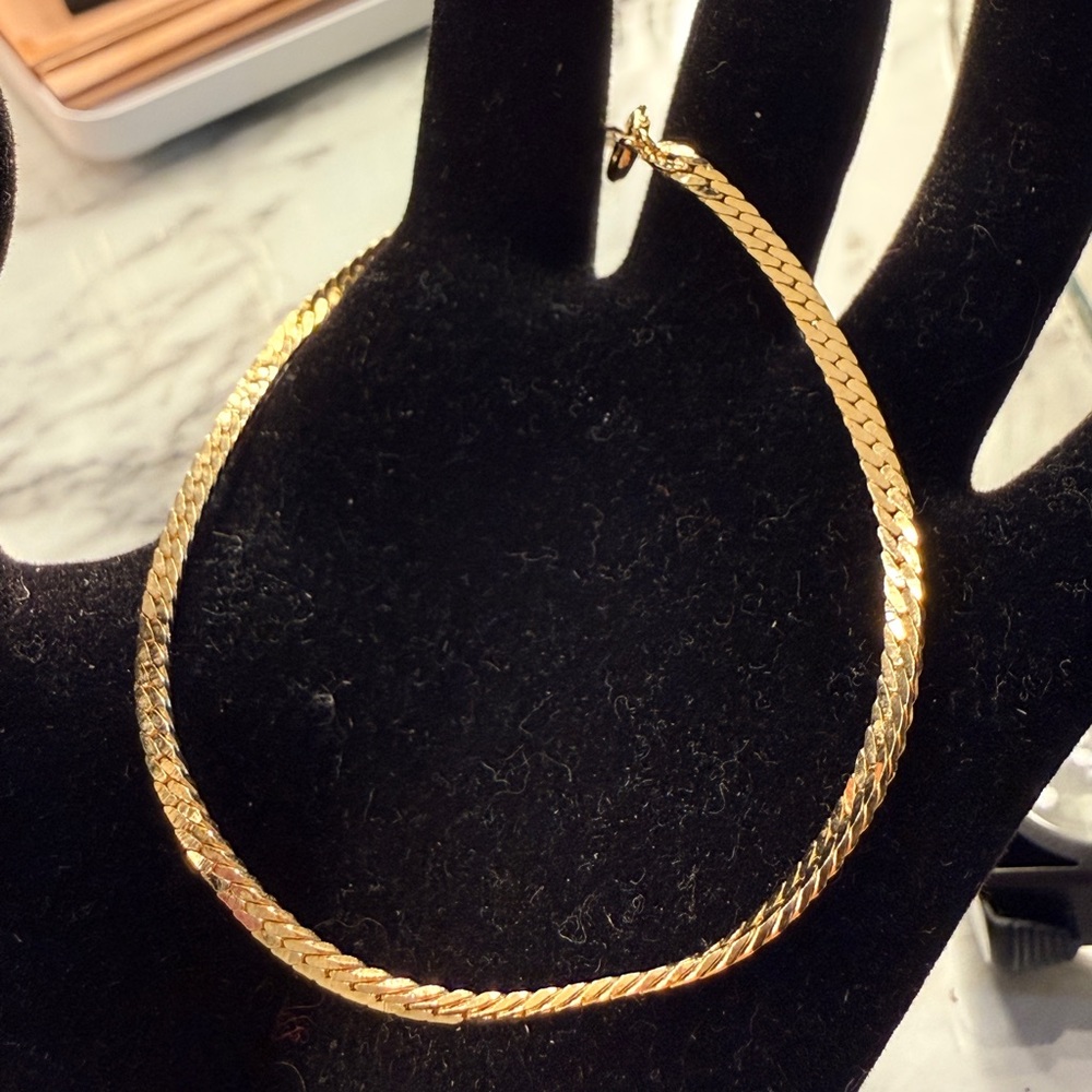 Elegant Gold bracelet